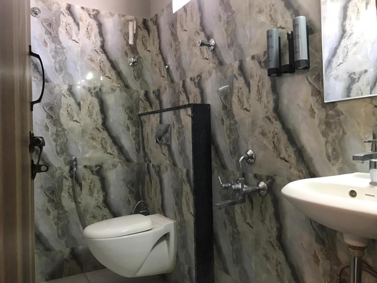 Hotel Gateway Suites Bangalore Airport Yelahanka Bagian luar foto