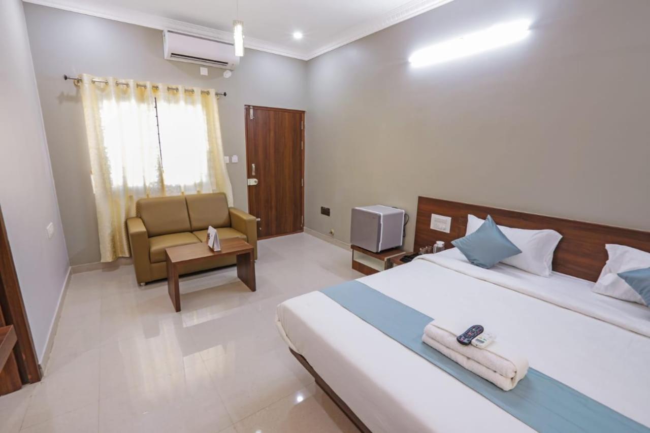 Hotel Gateway Suites Bangalore Airport Yelahanka Bagian luar foto